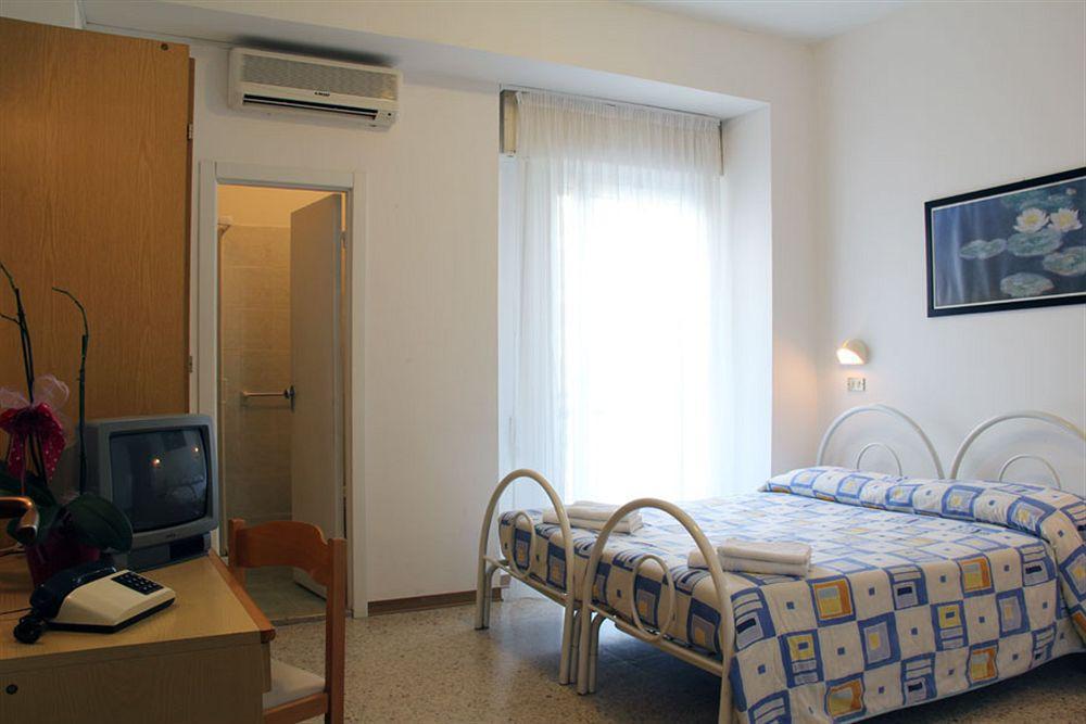 Hotel Gemini Rímini Exterior foto